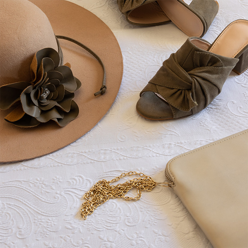 Minimalist vs Maximalist: Choosing Accessories for Your Style